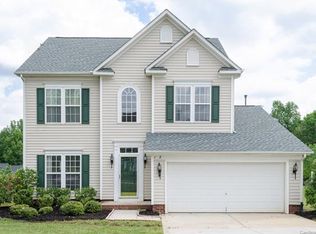 1325 Cochrane Woods Ln, Matthews, NC 28105