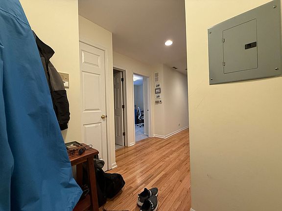 3rd image of 1828 N Burling St APT 1W