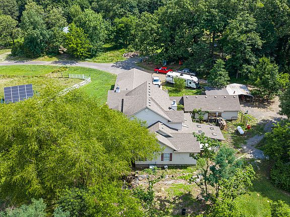 3rd image of 2101 Painted Acres Ln