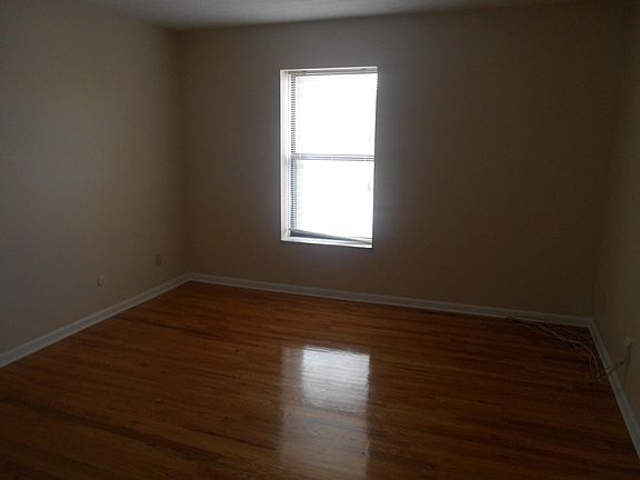 3rd image of 247 E 11th Ave
