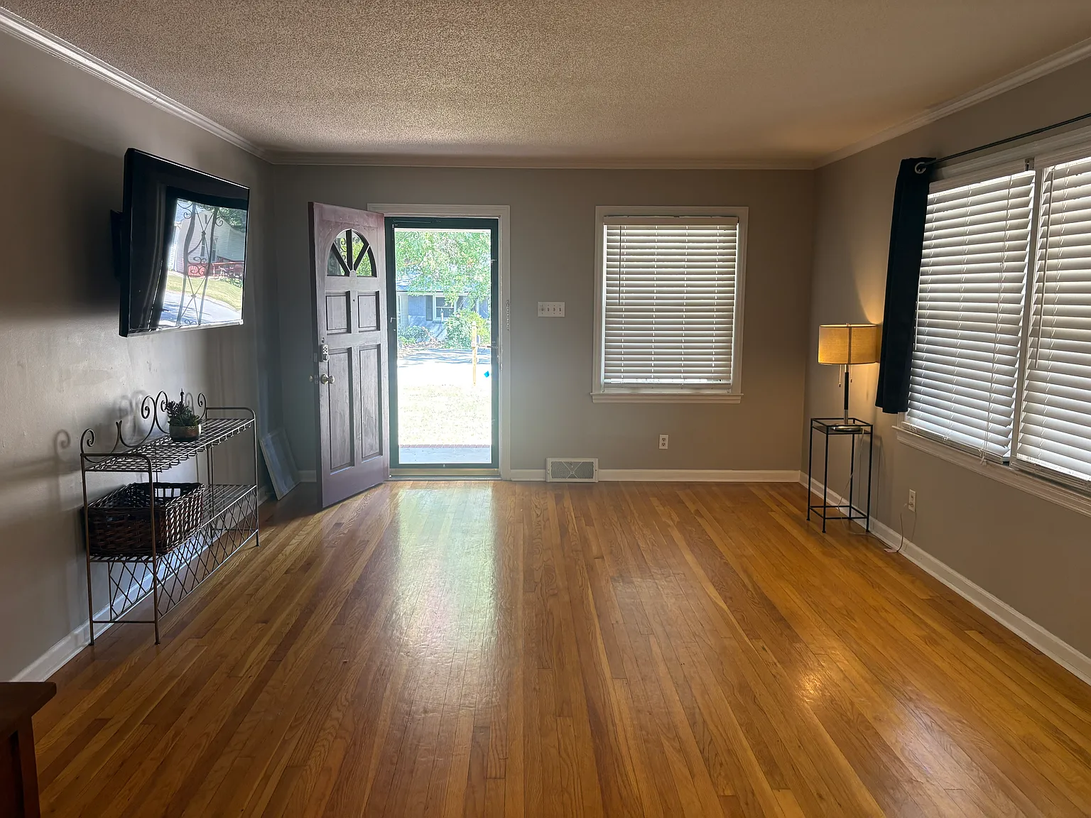 2824 Crestline Ave — Photo 3