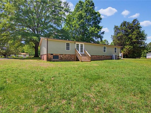4th image of 1059 Whitts Rd