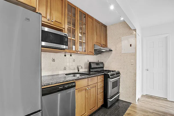 Rented by New York Casas Ltd. | media 10