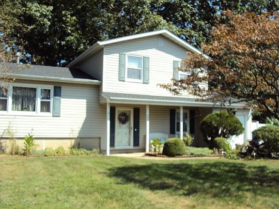 3rd image of 935 Alden Dr