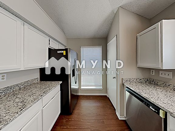 3rd image of 3101 Creekwood Ln