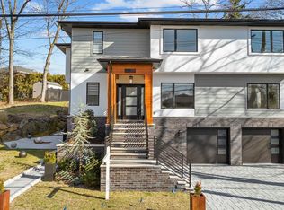 1070 Harvard Pl, Fort Lee, NJ 07024