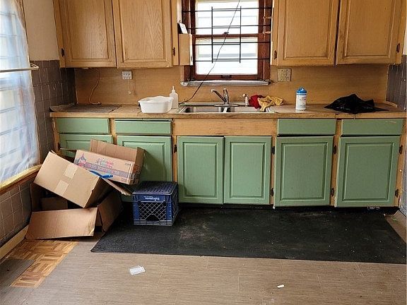 4th image of 1040 Galewood Dr