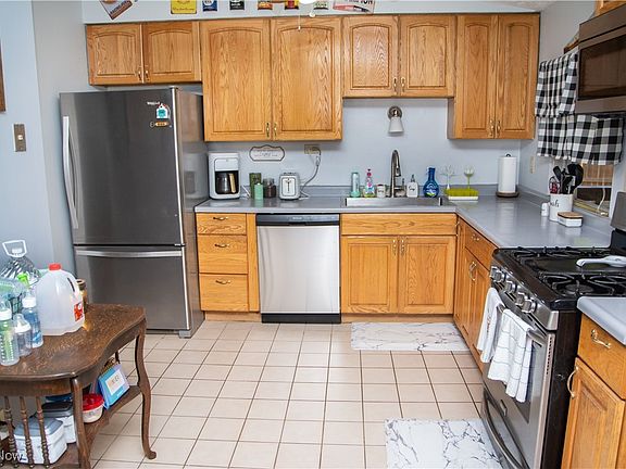 3rd image of 7767 Castle Rock Dr NE