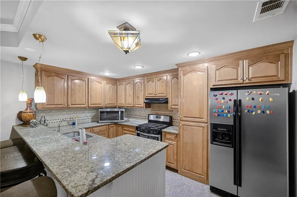 2 bed, 1.0 bath, 1532 sqft, $1,800 — Photo 4