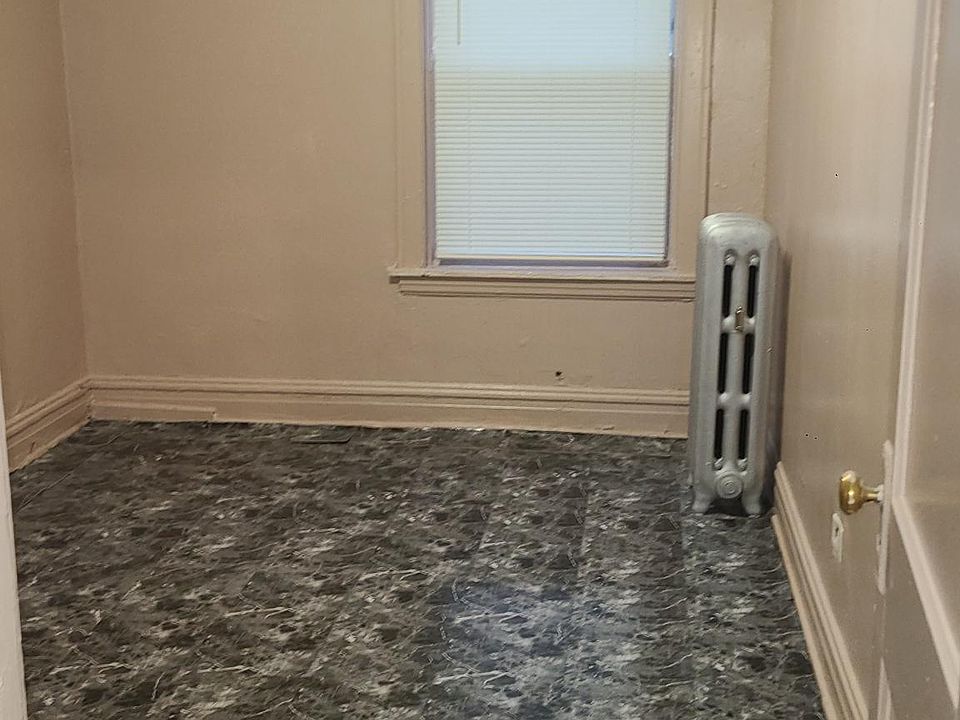 2nd image of 127 N Leclaire Ave