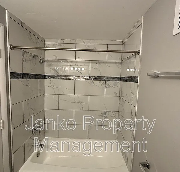 474 W 14th Pl #2 — Photo 6