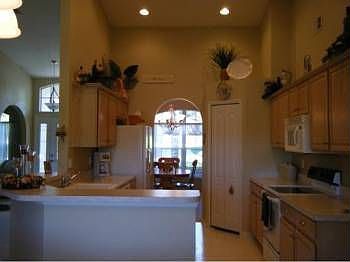2nd image of 10901 Versailles Blvd
