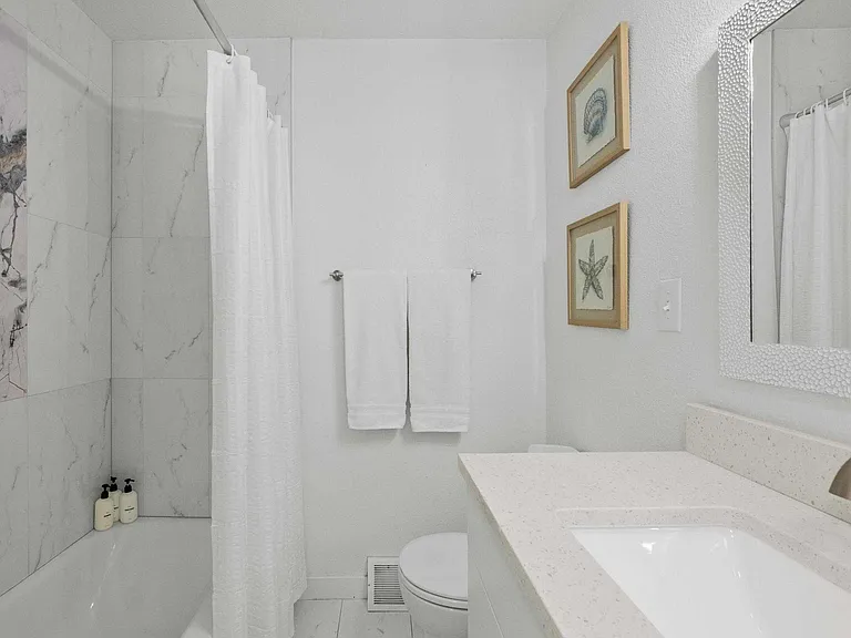 5330 Johnson St — Photo 20