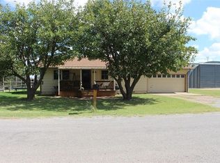 205 Parker Ave, Lone Wolf, OK 73655