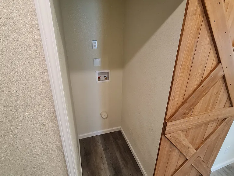 527 Oak Lawn Dr #4 — Photo 8