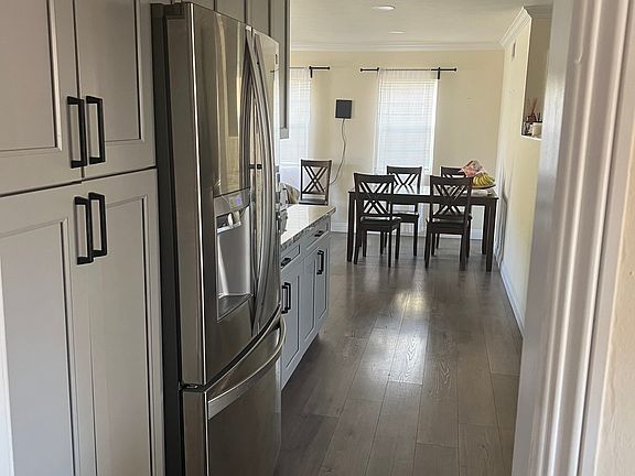 4th image of 749 W Orangewood Ave