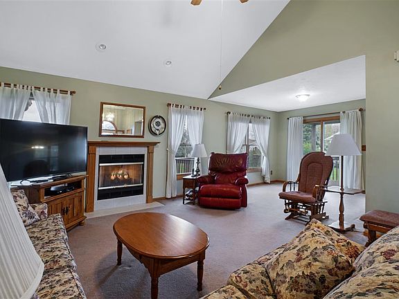 4th image of 2112 Appleway Dr