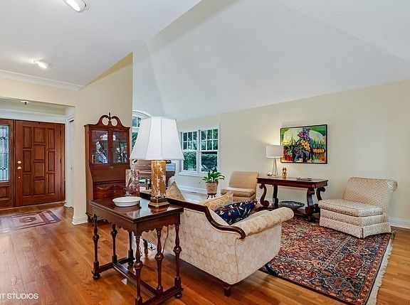 3rd image of 719 Linden Ave
