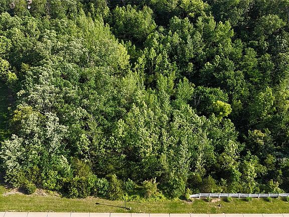 4th image of 1018 Sycamore Creek Dr