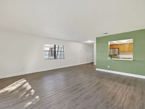 Pierce Beach Premier Apartments at Woodland Condominium