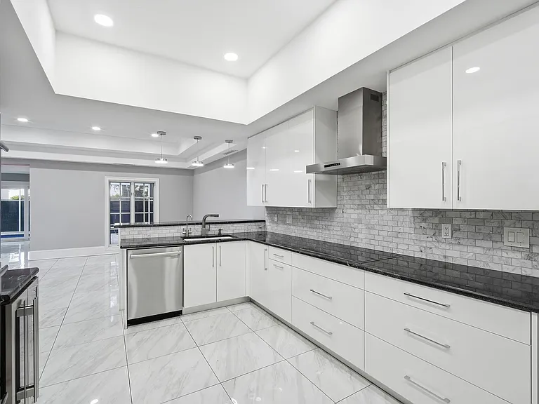 2418 W Palm Dr — Photo 9