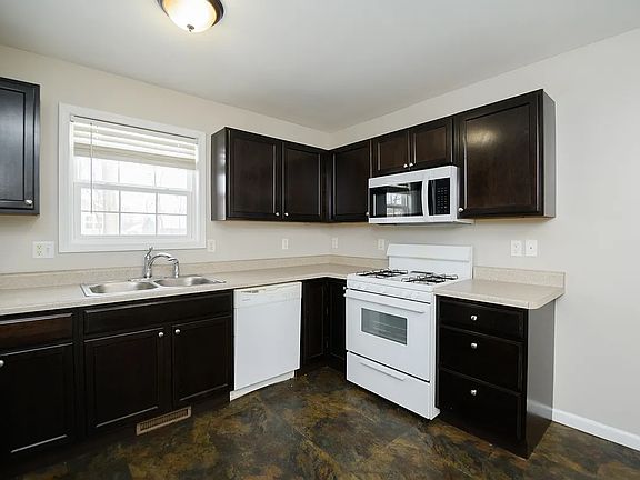 4th image of 693 Dearborn Rd Unit F