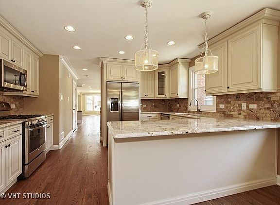 4th image of 9707 S Oakley Ave