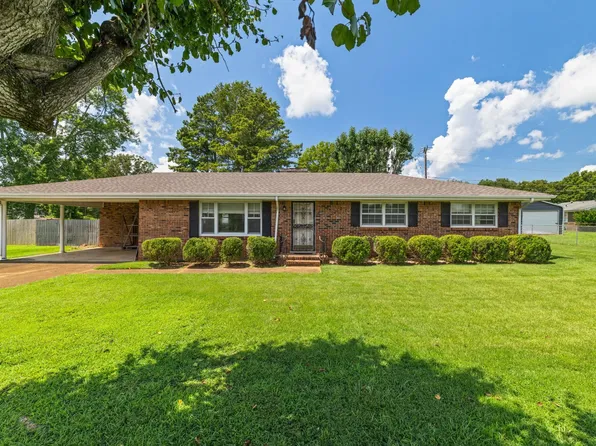 1402 Windsor Dr, Tuscumbia, AL 35674