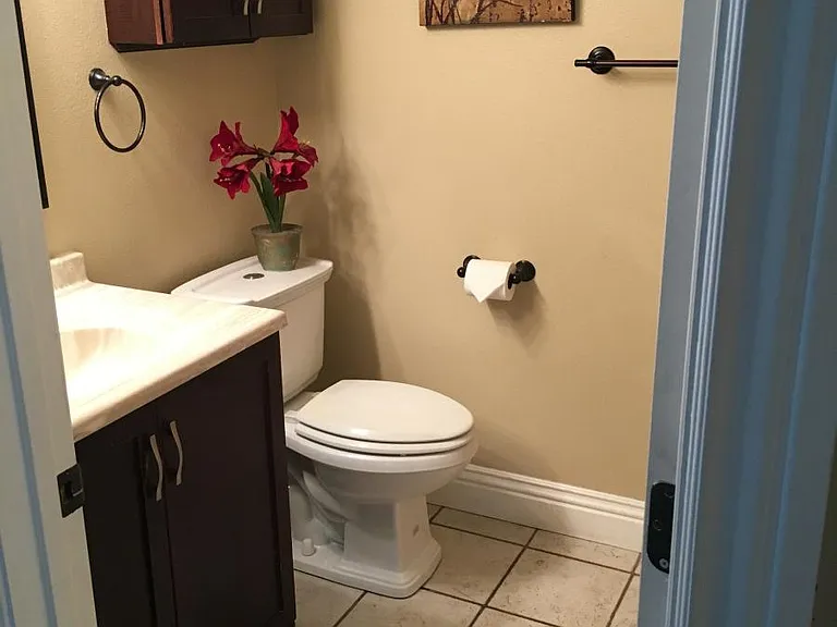 390 Hobart Cir — Photo 5