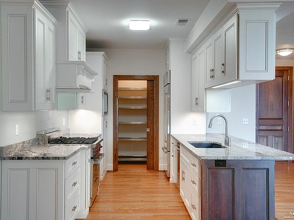 5th image of 2035-105R E Iron Ave