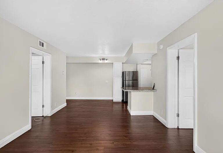 706 Executive Center Dr #23 — Photo 6