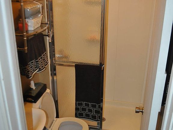 4th image of 1340 W Newport Ave #1