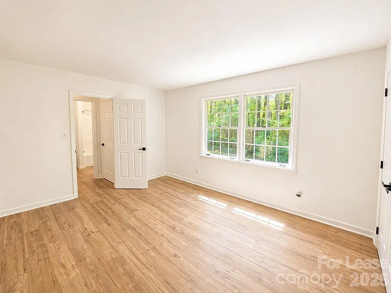 2736 Miranda Rd — Photo 6