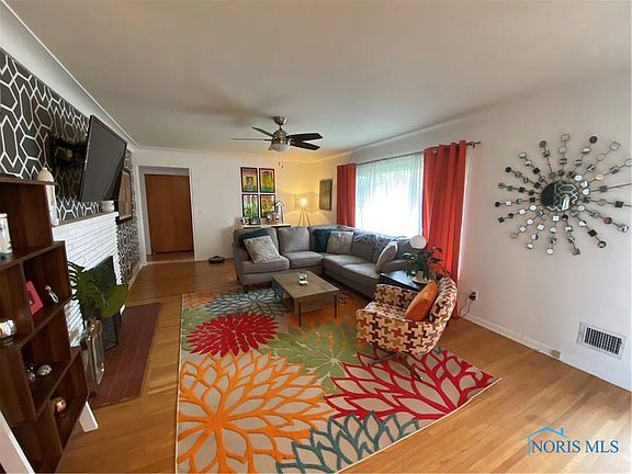 4th image of 2952 Strauss Ave
