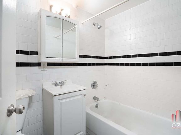 5th image of 1731 Lexington Ave #2