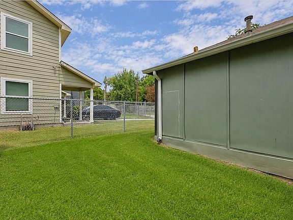 3rd image of 513 Avenue I