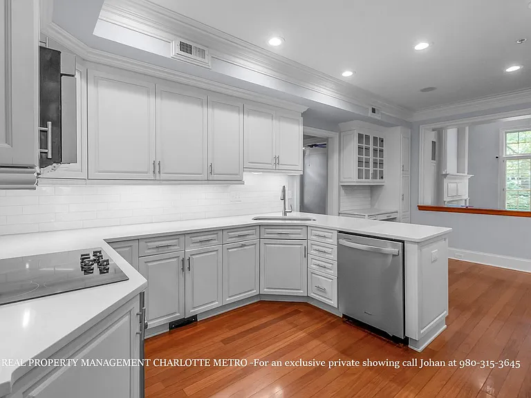 529 Queens Rd — Photo 22