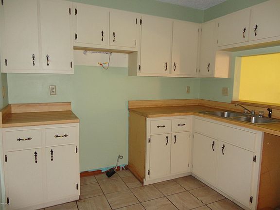 4th image of 2701 NE 10th St APT 605