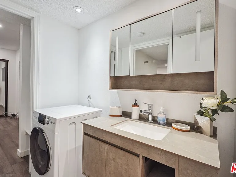 22100 Burbank Blvd #260G — Photo 15