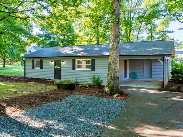 6560 Skylark Rd, Pfafftown, NC 27040