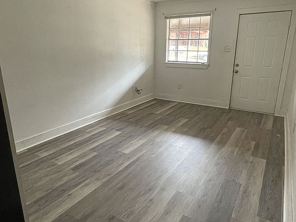 4th image of 2968 Oak St