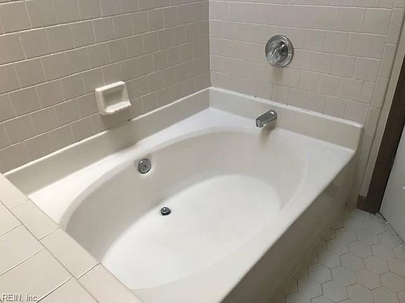 5th image of 856 Yorkshire Ln