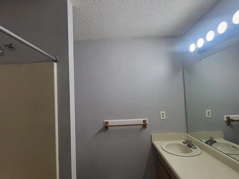 710 Macey St — Photo 9