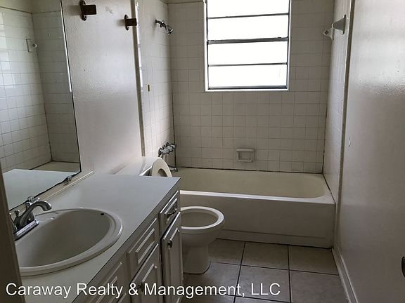 5th image of 636 Kings Towne Pl
