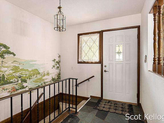 5th image of 1915 Ramblewood Ct SE