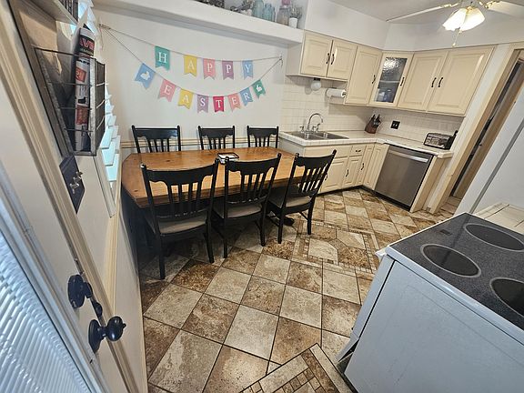 3rd image of 781 N Valley View Dr APT 32