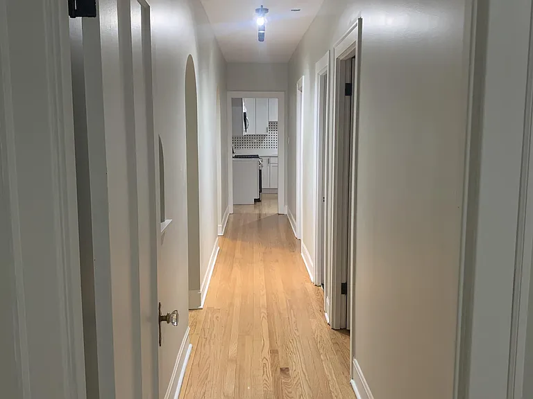 Very bright walk thru to access all rooms.

Size: 25 x 4
Features: Track lights and Pocket Shelf