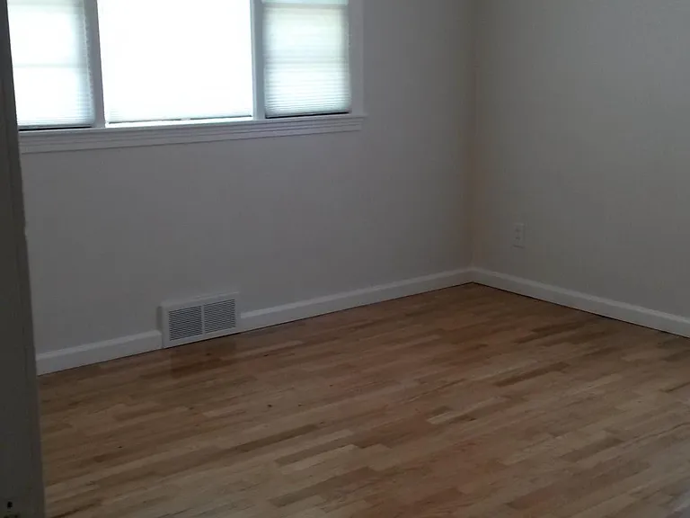 1279 Pontiac Rd — Photo 23