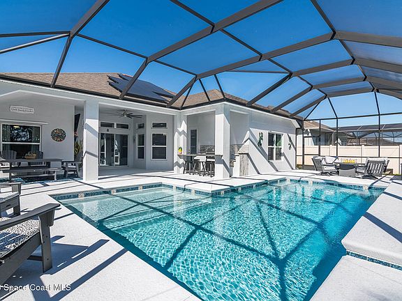 3rd image of 4452 Ruthann Cir