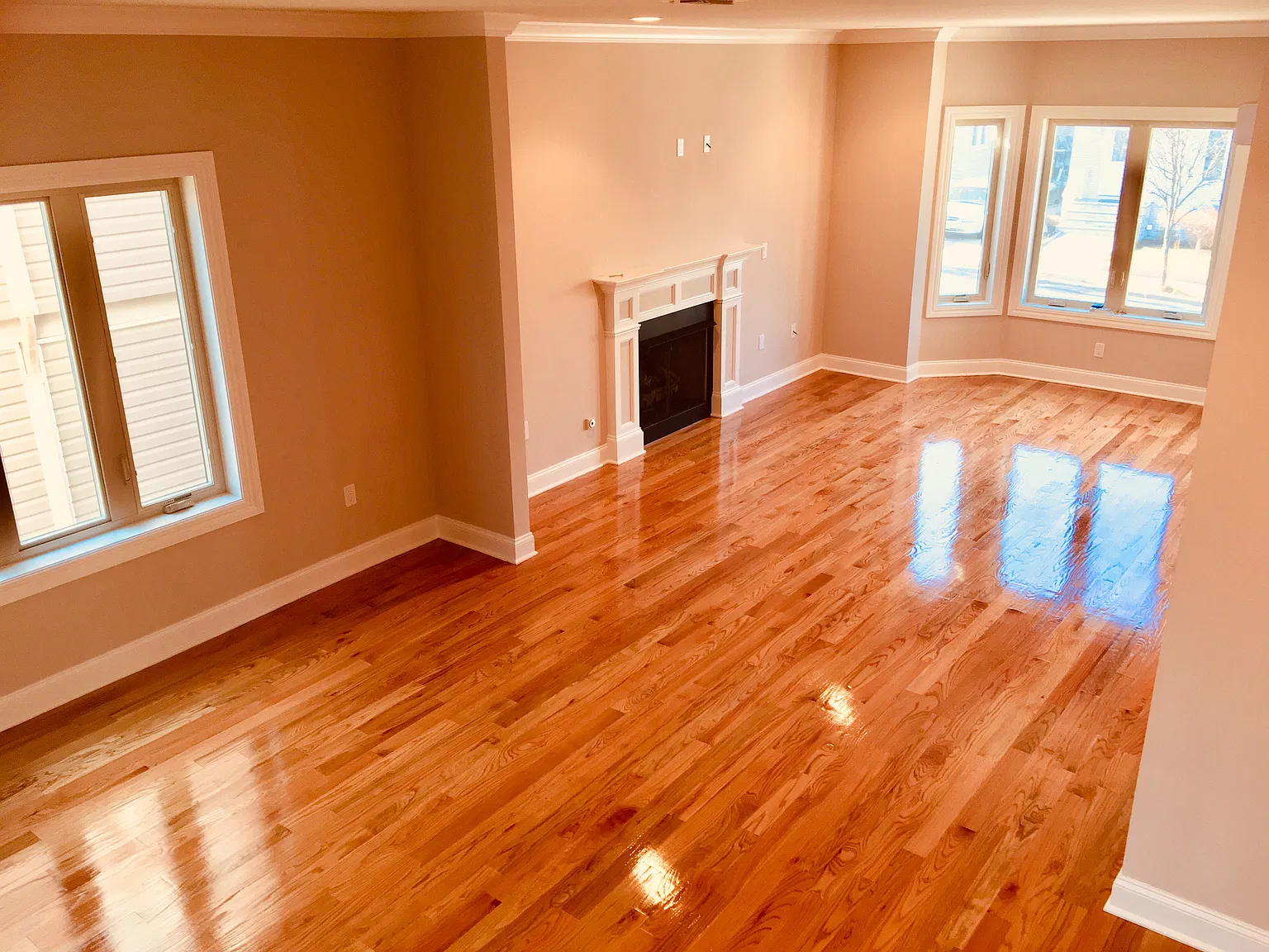 3 bed, 3.5 bath, 2900 sqft, $5,200 — Photo 3